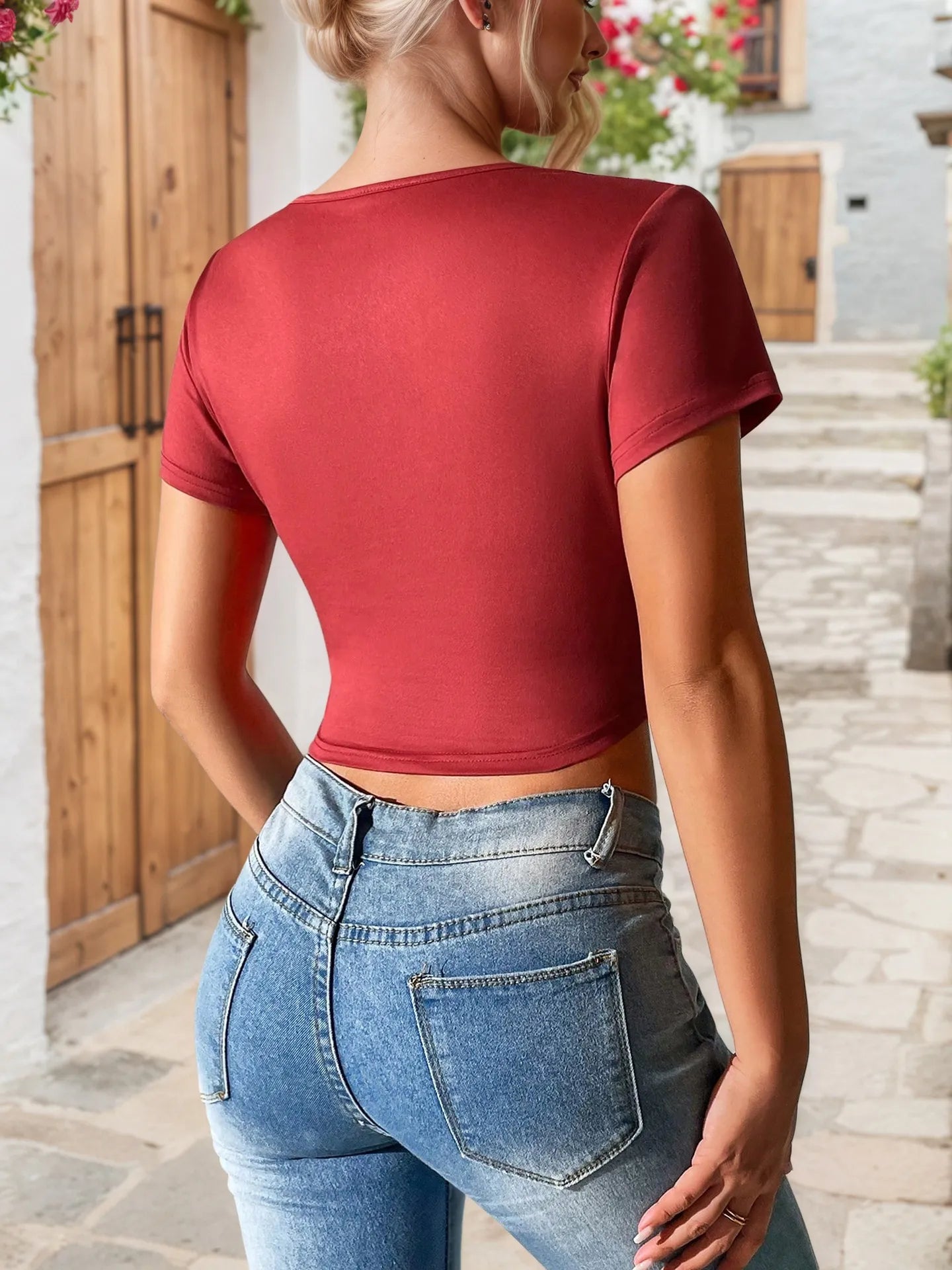 Kurzärmliges Crop-Top mit Twist-Detail vorne