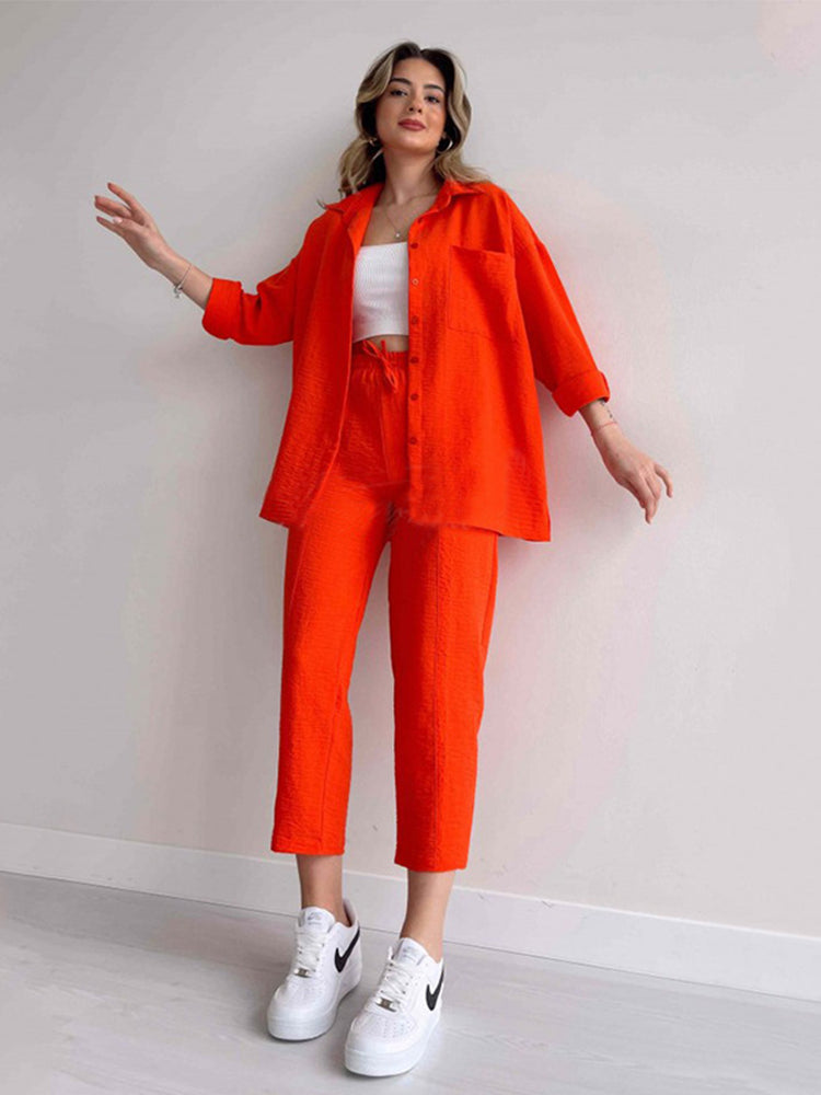 Dreiteiliges Damen-Set mit Shirt, bauchfreiem Top und Hose mit Kordelzug