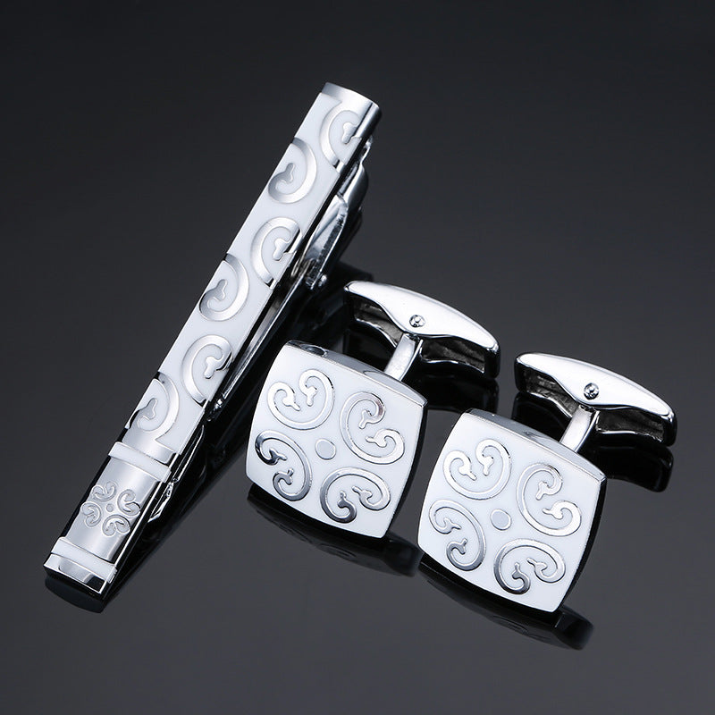 Manschettenknopf- und Krawattenklammer-Set mit dekorativem Muster und poliertem Finish
