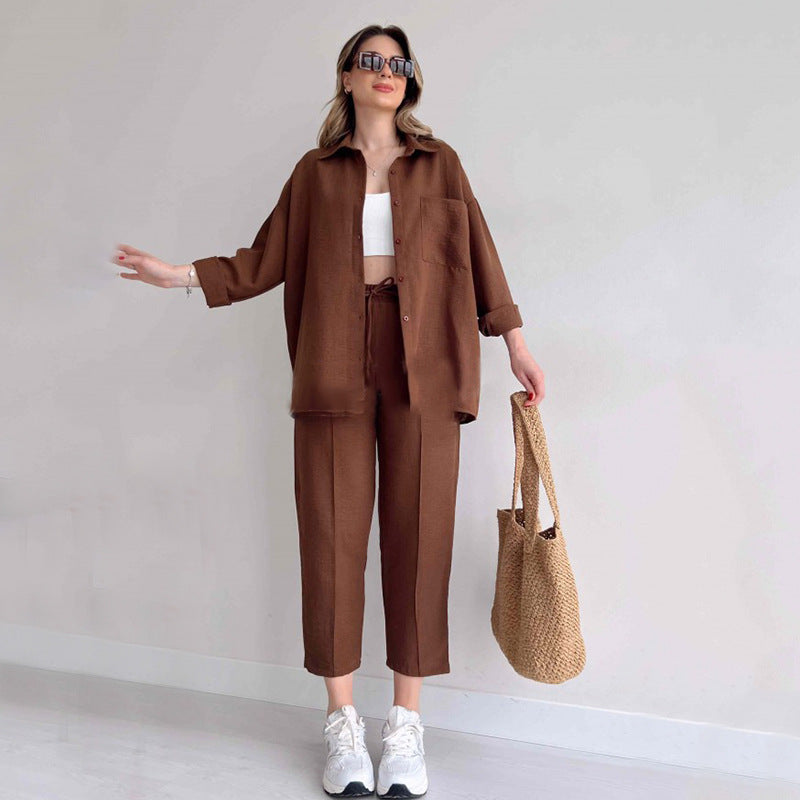 Dreiteiliges Damen-Set mit Shirt, bauchfreiem Top und Hose mit Kordelzug