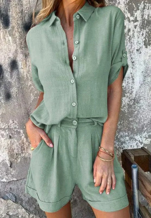 Kurzärmliger Damen-Strampler mit Knopfleiste vorne und elastischer Taille