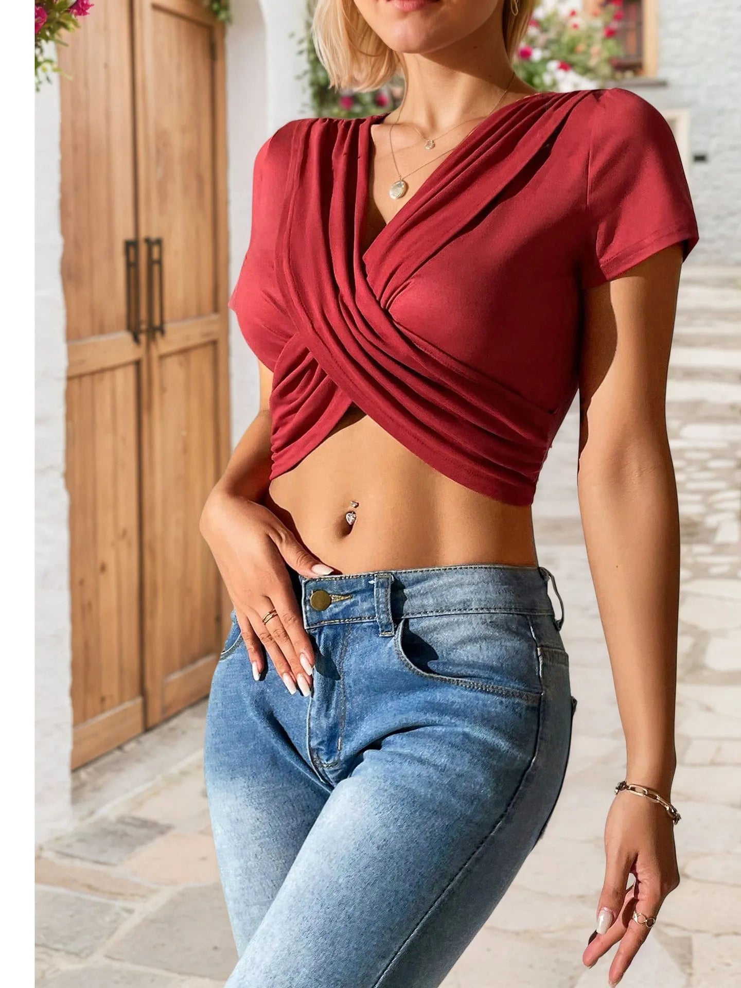 Kurzärmliges Crop-Top mit Twist-Detail vorne