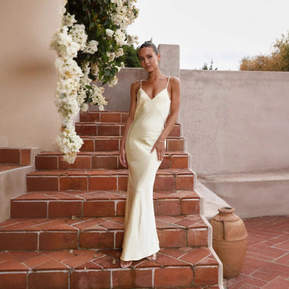 Langes Spaghettiträgerkleid für Damen mit offenem Rücken und glatter Oberfläche