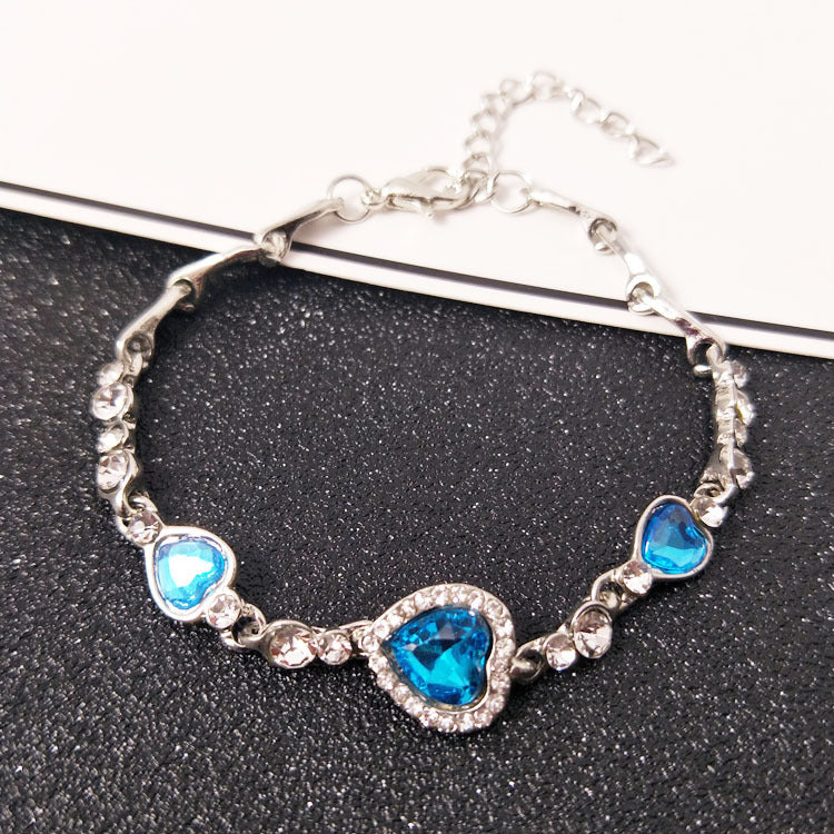 Delicate heart charm bracelet for women