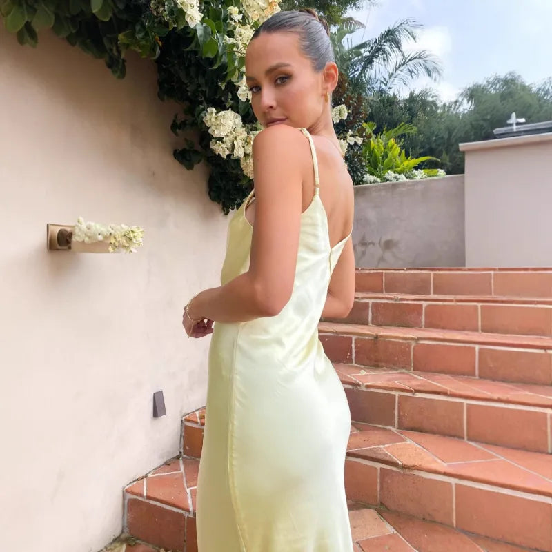 Langes Spaghettiträgerkleid für Damen mit offenem Rücken und glatter Oberfläche